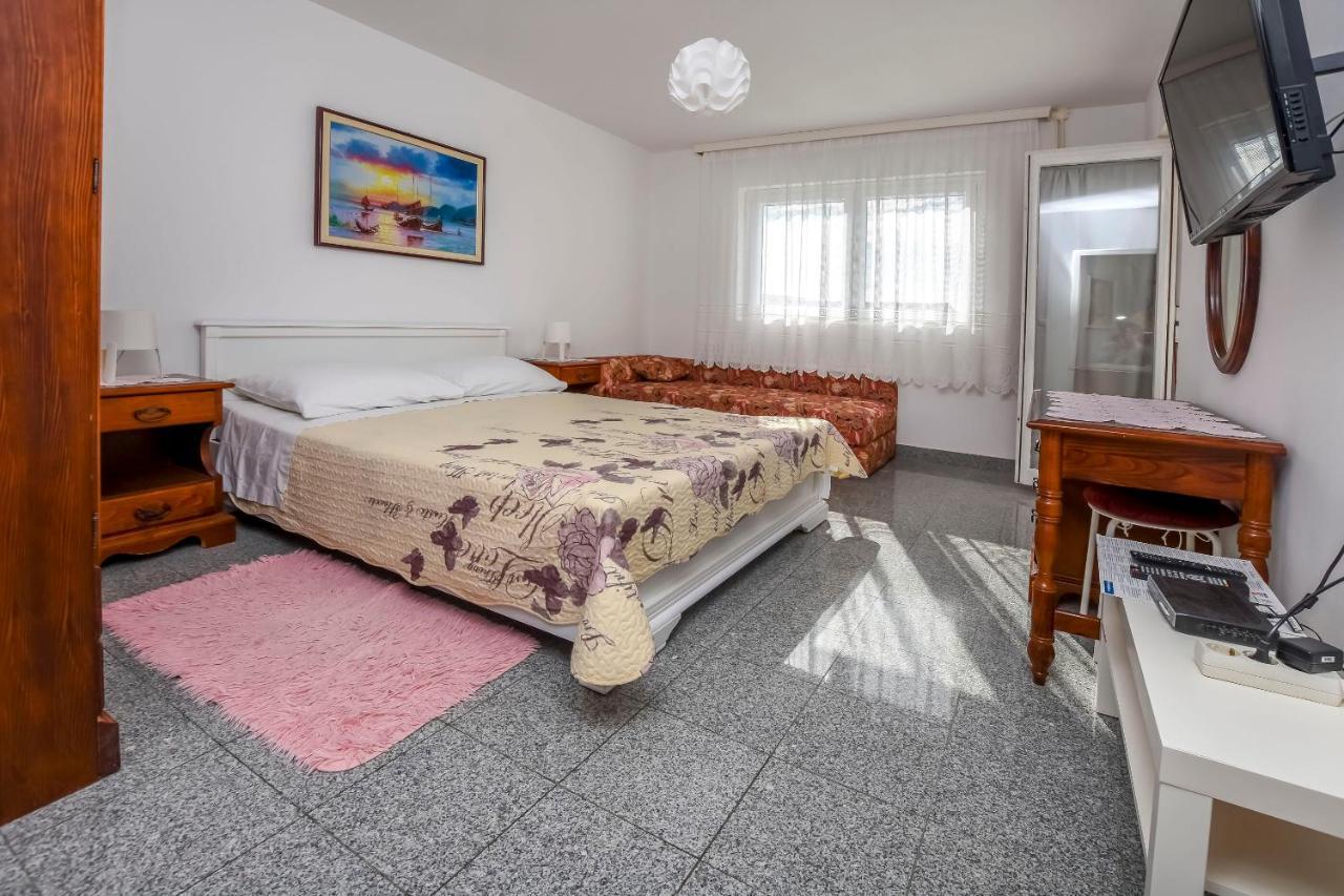 Apartments Dajana Primošten Buitenkant foto